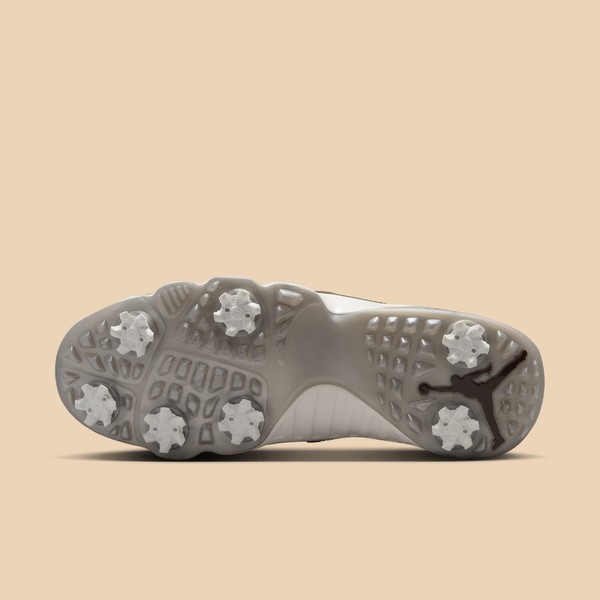 Happy Life Wood und Air Jordan 9 Low Golf bringen Kunst aufs Grün |